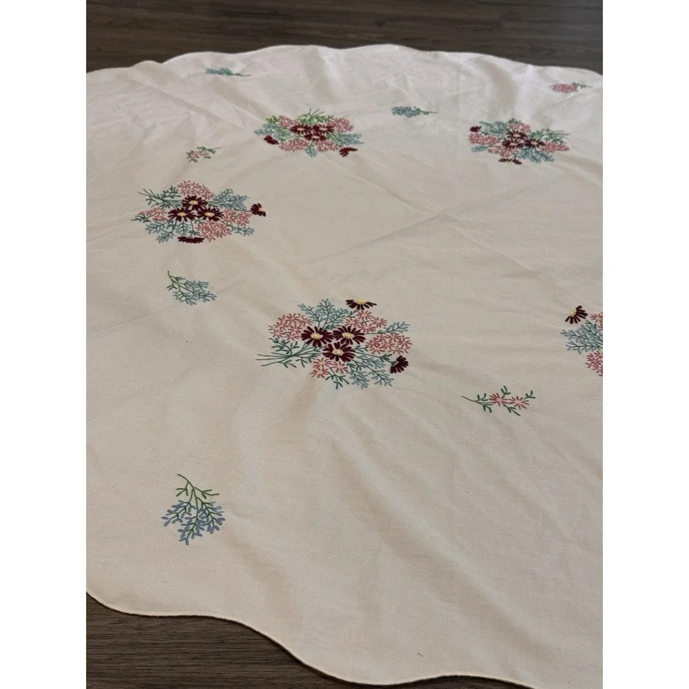 Vintage Round Tablecloth 58